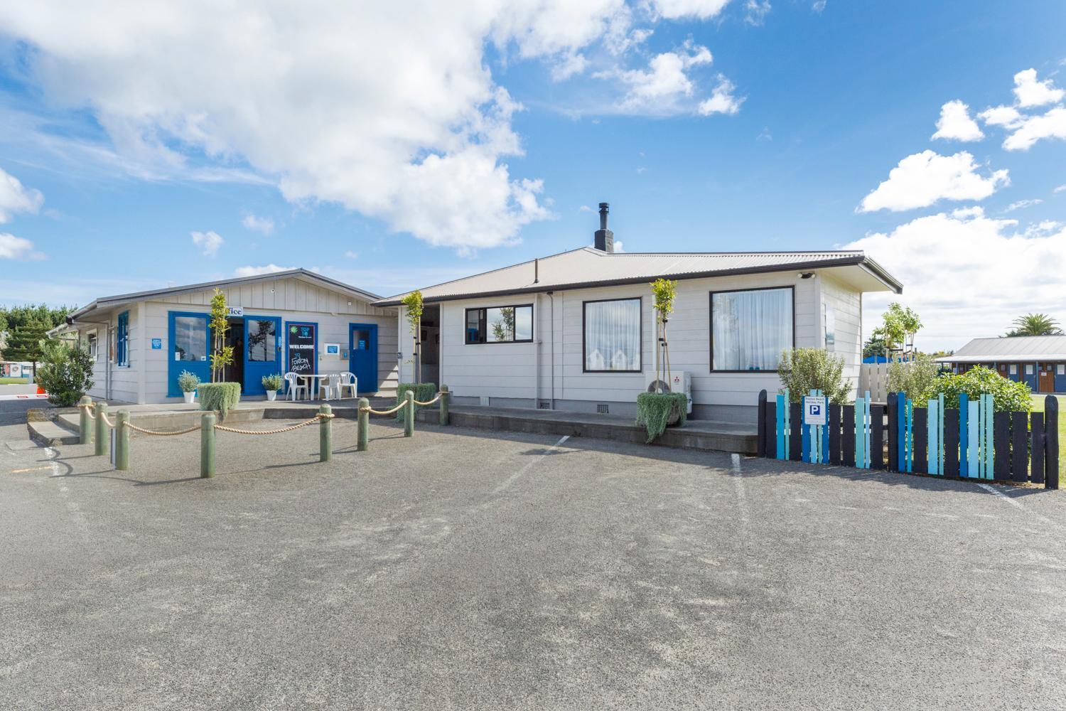 Foxton Beach Holiday Park Экстерьер фото