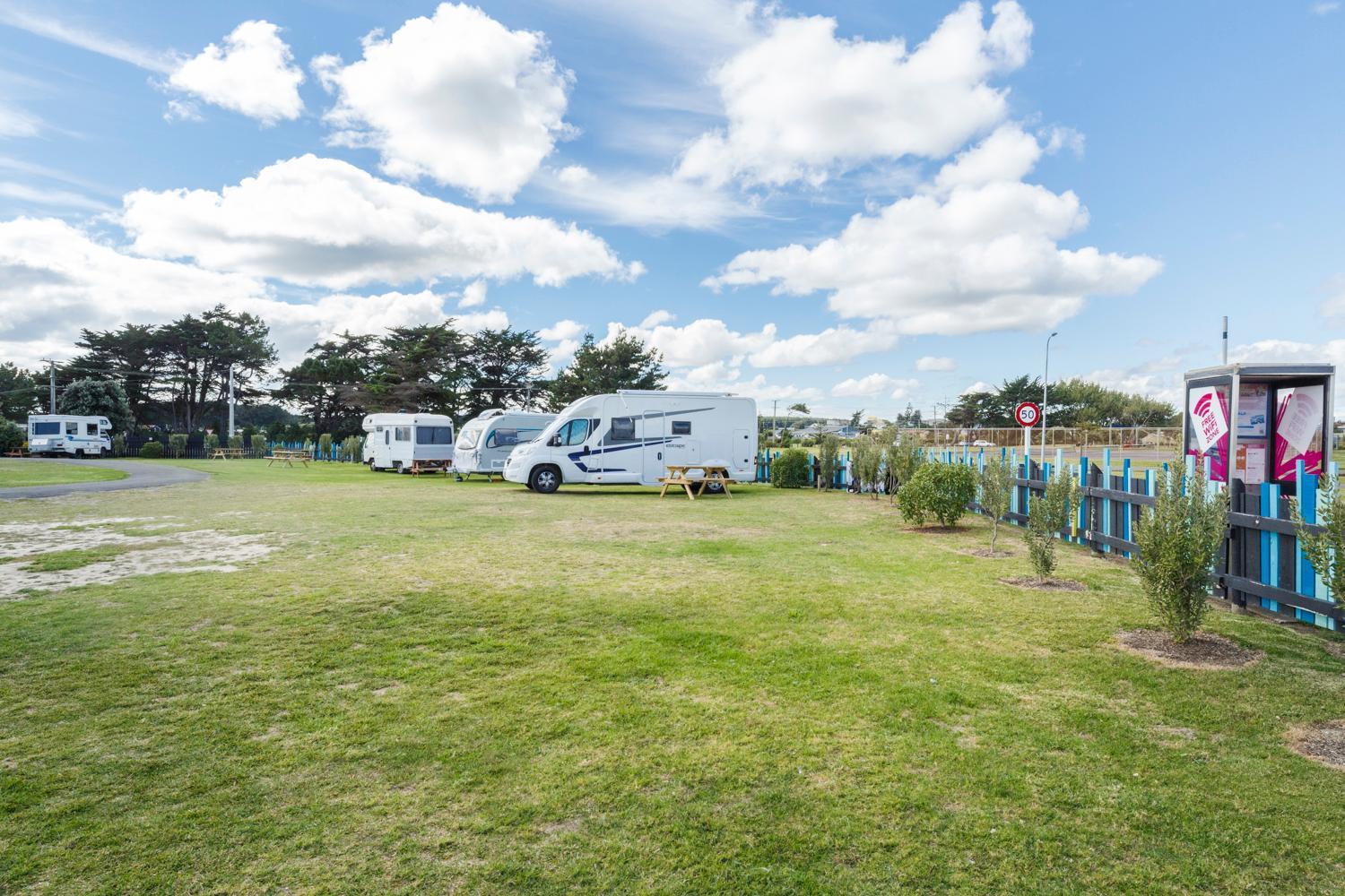 Foxton Beach Holiday Park Экстерьер фото