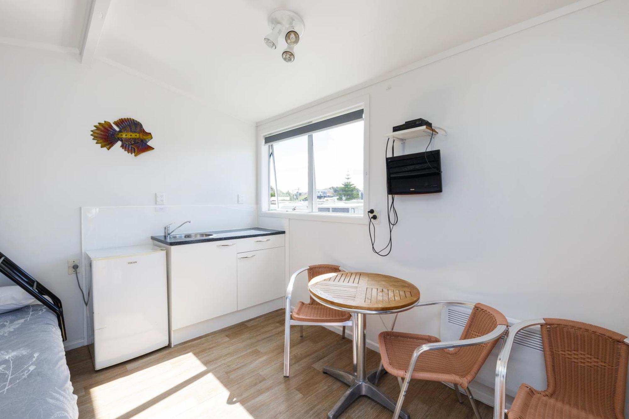 Foxton Beach Holiday Park Экстерьер фото