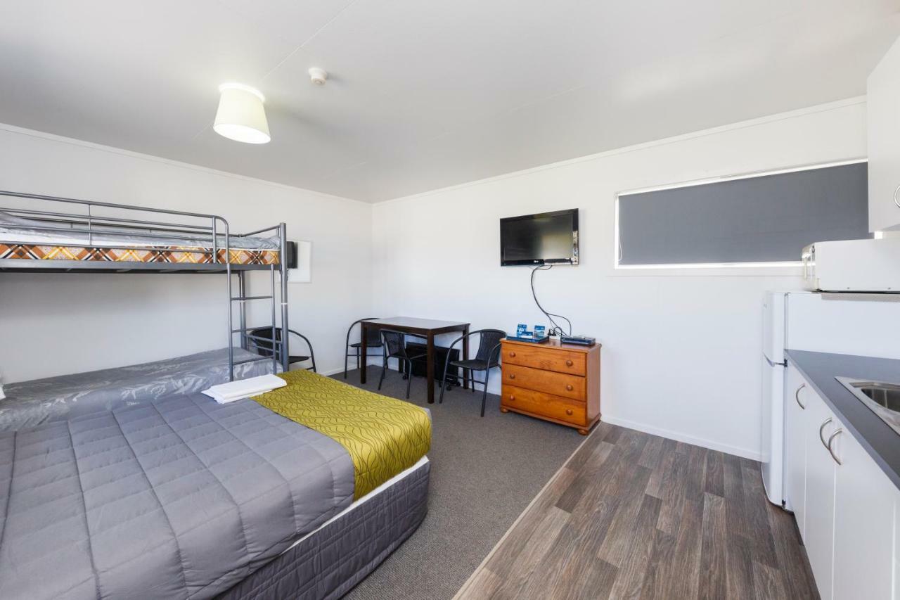 Foxton Beach Holiday Park Экстерьер фото